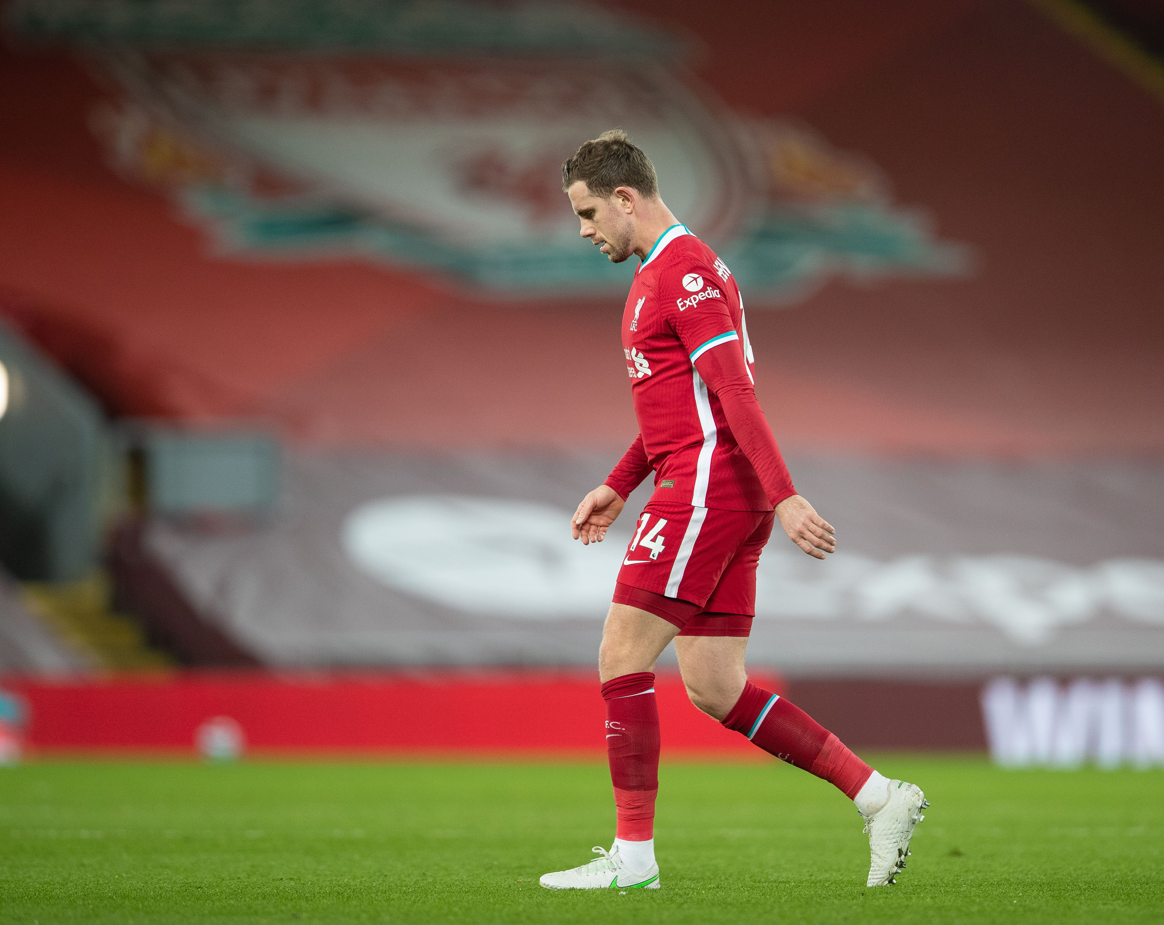 圣地亚哥：我一直受脚踝伤势困扰，这让我无法发挥出100%实力（圣地亚哥坦言脚踝伤势未愈，难以发挥100%状态）