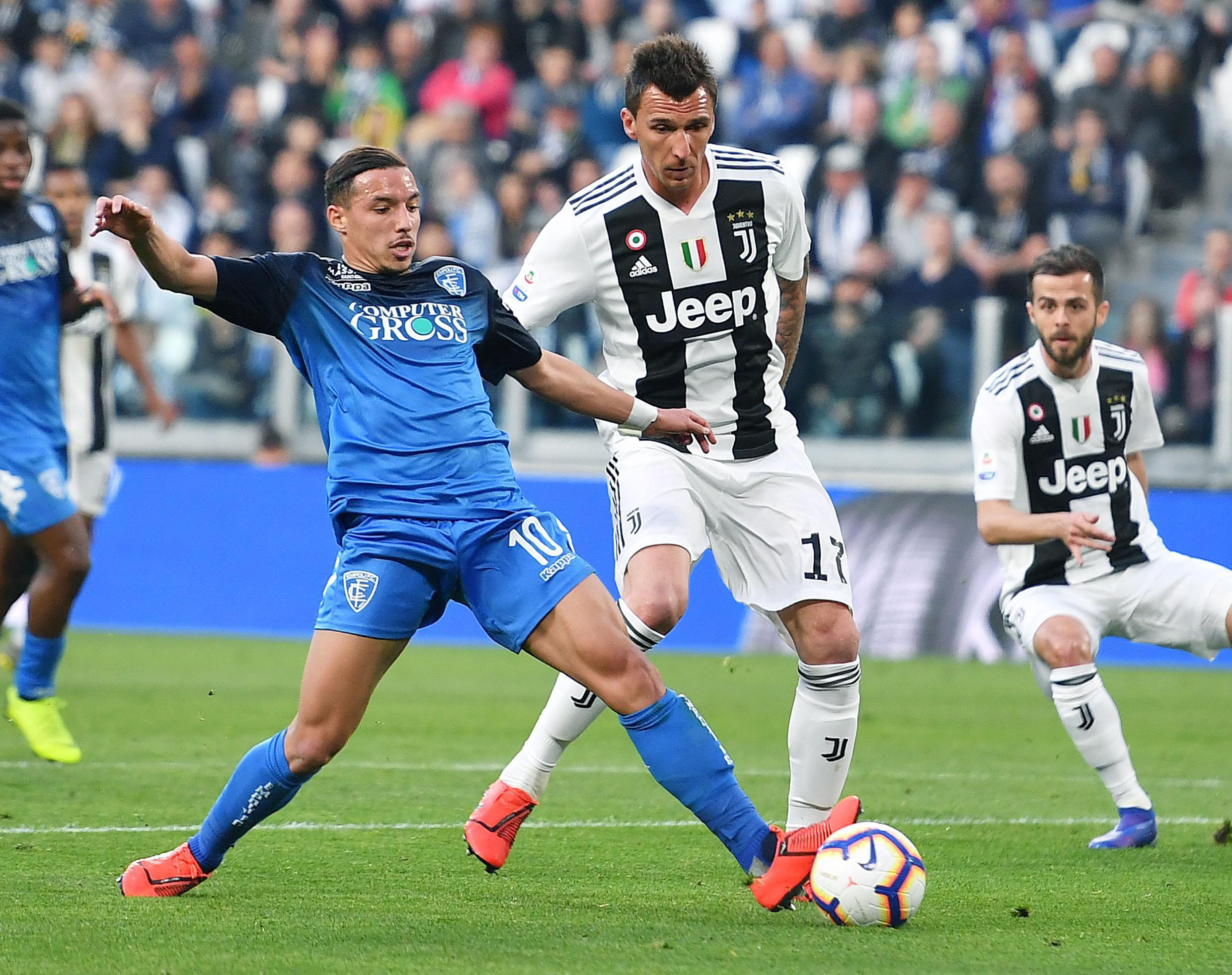 湖人浓眉哥篮下统治力助球队连胜（浓眉统治禁区，助湖人豪取连胜）