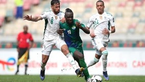 周深刘宇宁开启区间测步模式，最萌身高差引热议（周深与刘宇宁上演“区间测步”，反差萌身高差引发热议）