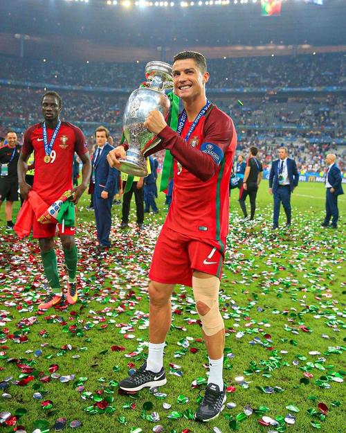 奥地利足协发布世界杯分组图，仍用阿根廷二星队徽（奥地利足协公布世界杯分组图，阿根廷队徽仍为两星）