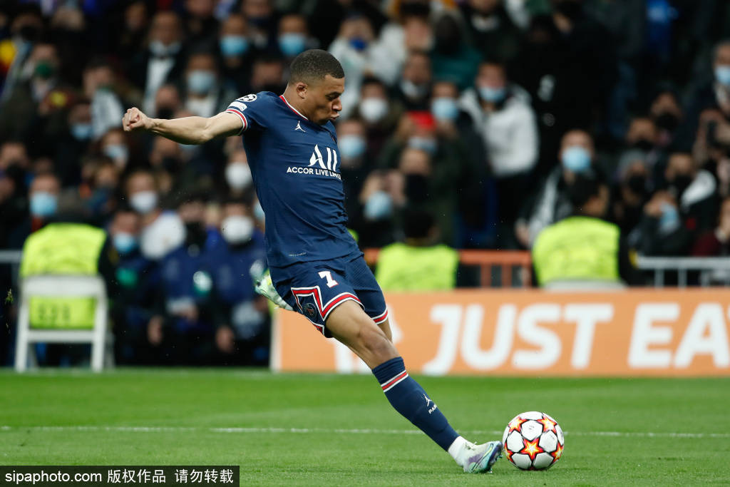 CBA首秀17分钟砍8分3板！宏远18岁小将征服杜锋，二飞为他提前退役（CBA处子秀17分钟8分3板！宏远18岁新星获杜锋认可，二飞为其提前退役）