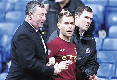 米体：意甲启用高可见度足球，荧光橙配色以往仅用于极端天气（米体：意甲将启用高可视度用球，曾仅用于极端天气的荧光橙配色成常态）