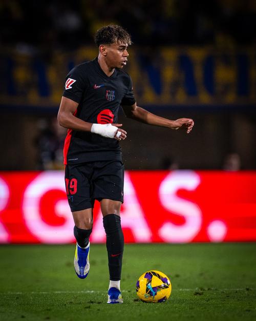 记者：皇马将不会与阿拉巴续约，明夏他将自由身离队（媒体：皇马无意续约阿拉巴，明夏他将以自由身离队）