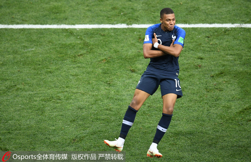 马克西轰下35分却险成罪人，绝杀三不沾队友帮他完成救赎