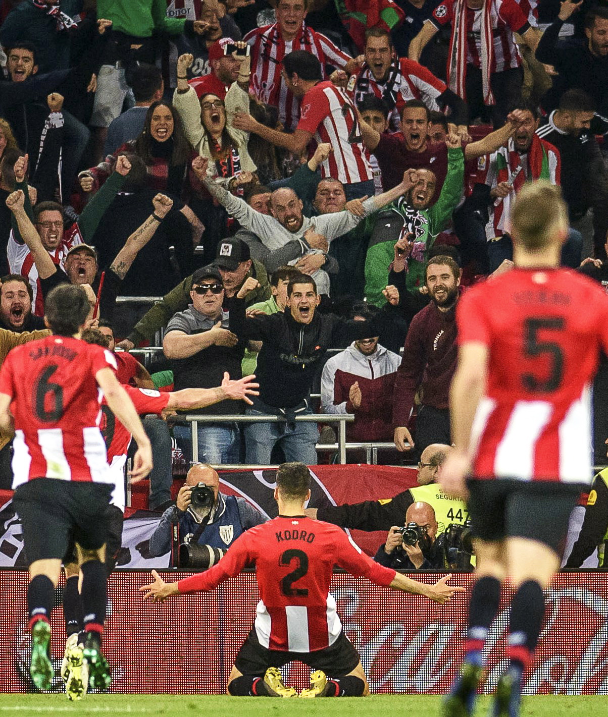 三分一箭穿心，全场沸腾（一记三分穿网，全场瞬间引爆）