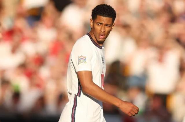 不看好邵佳一执教国足❗详细介绍邵佳一履历❗（邵佳一执教国足前景存疑：生涯履历详解）