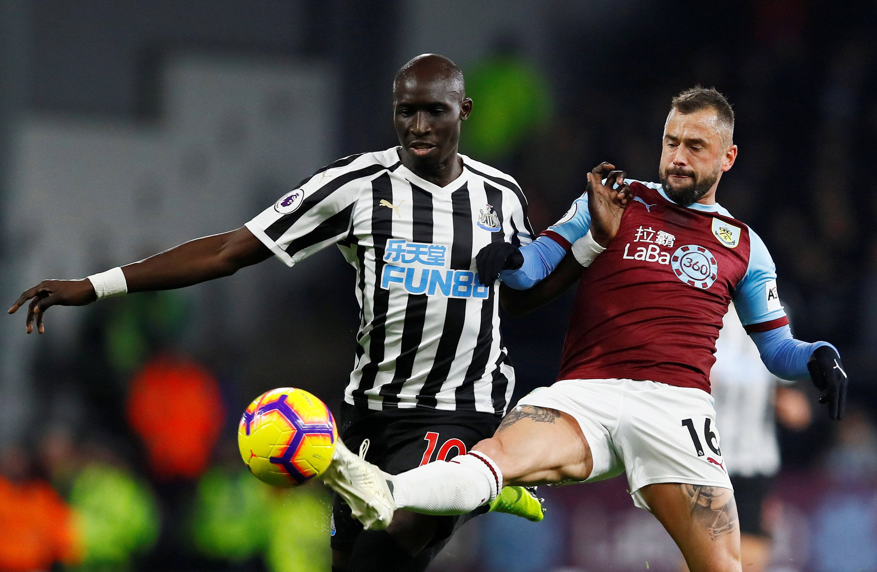 欧冠生死战！皇马后防线告急 阿隆索迎来最关键一战（欧冠生死局将至：皇马防线拉响警报，阿隆索迎关键一役）