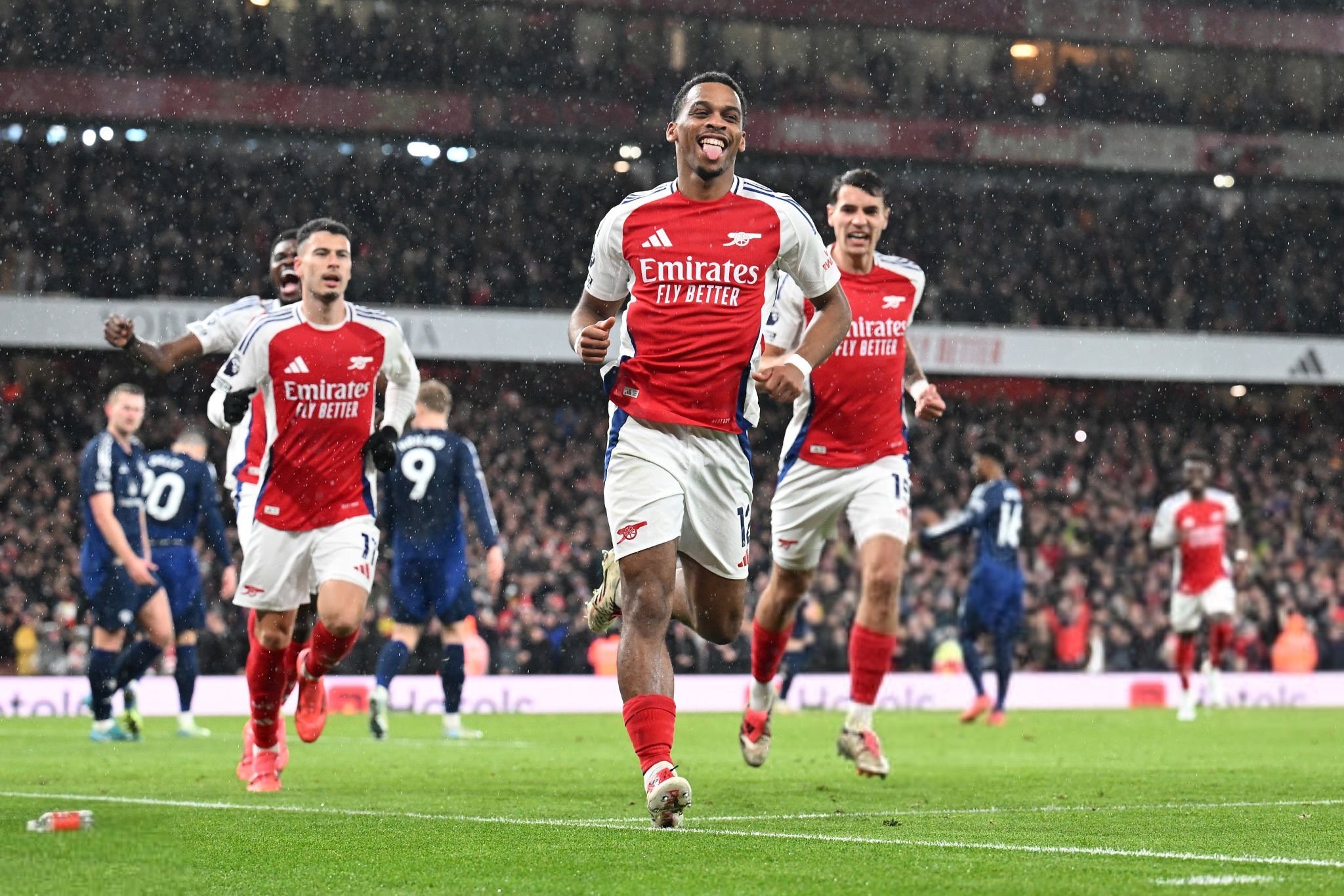 0-2大冷门！14亿豪门主场轰然倒下 5轮1胜（0-2爆冷！身价14亿豪门主场失利 近5轮仅1胜）