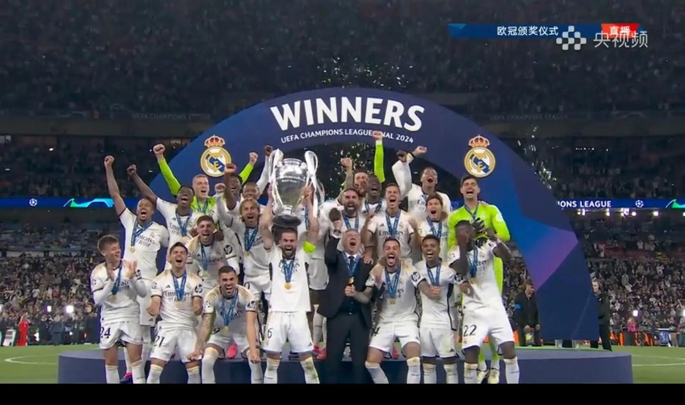 科莫利：很高兴尤文拥有斯帕莱蒂；意大利人非常热爱足球（科莫利：尤文拥有斯帕莱蒂令人欣喜，意大利人对足球充满热情）