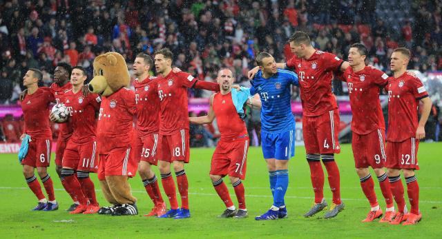 回顾一下樊振东与王楚钦的经典大战！ 王之暴冲vs稳如胖山！确实相当精彩（重温樊振东与王楚钦的巅峰之战：狂猛冲击对阵稳若磐石，精彩纷呈）