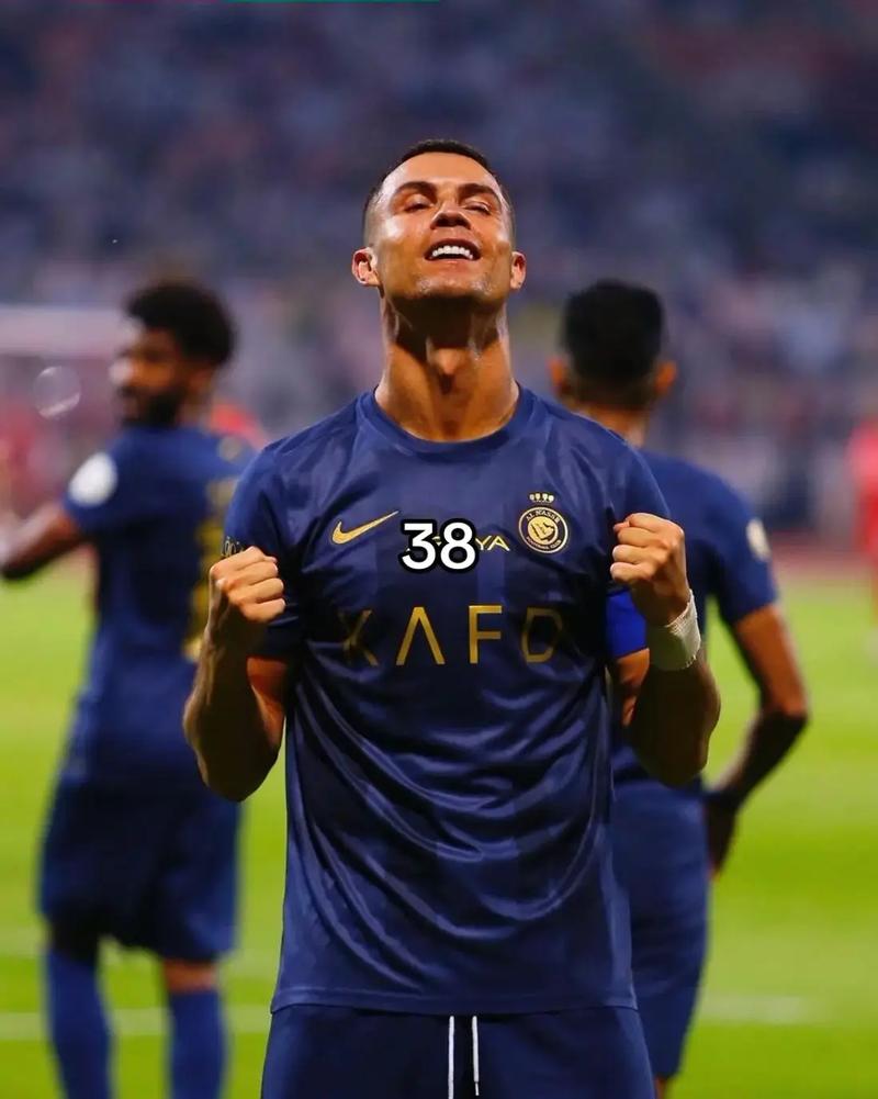 球迷：这不可能，这绝对是开挂！（球迷直呼离谱：这不可能，简直像开挂！）